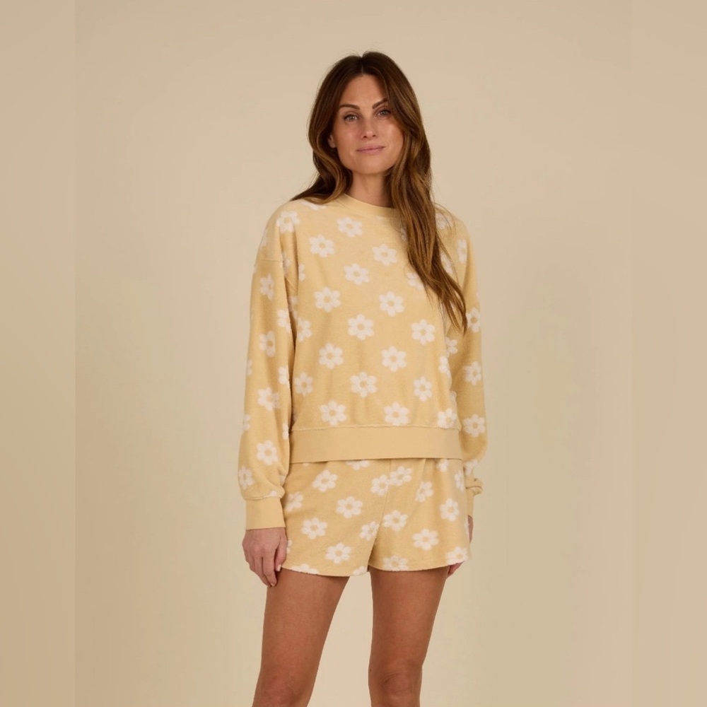 Rylee + Cru Cream Daisy Shorts